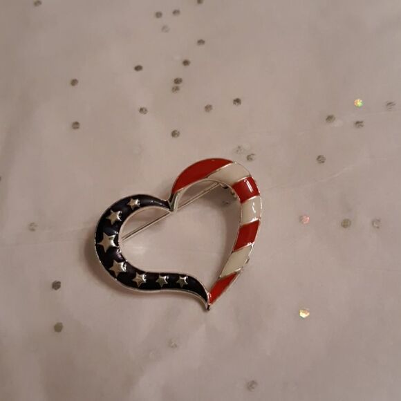 Avon Proud to be an American Pin - Picture 1 of 3